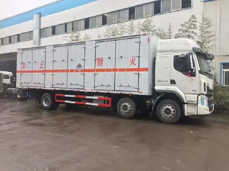 蘇州到和田危險品運輸